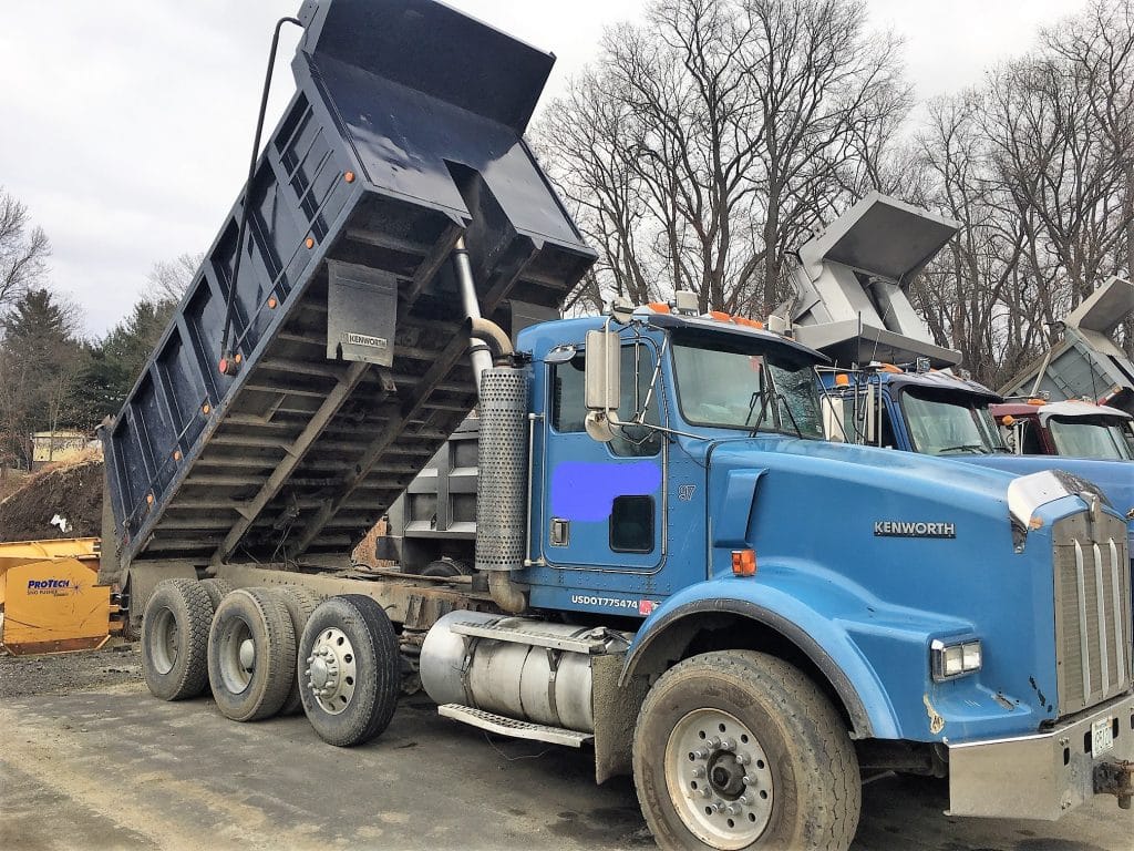 hauling gravel kenworth tri axle United Exchange USA