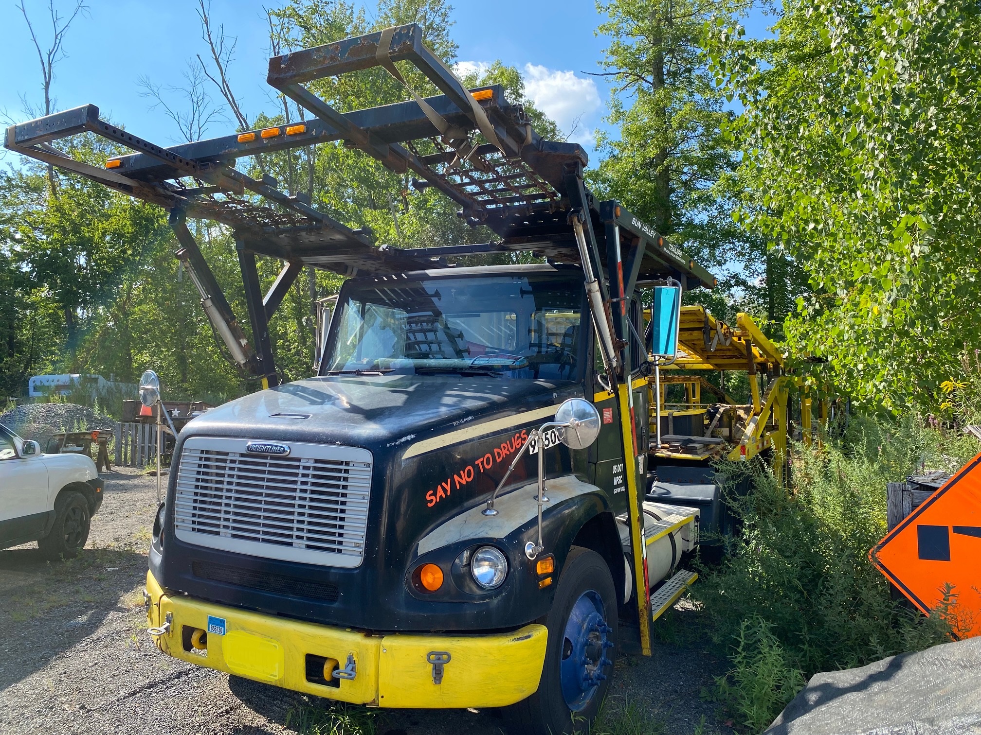 Freightliner auto transport truck. Year 2000 FL112 semi tractor and a 2006 auto transport trailer. The truck has the Caterpillar C12 6 cylinder engine with 500k miles and recently overhauled with a 10 speed transmission and new steer and trailer tires. Ready to haul.